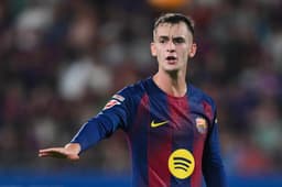 Bundesliga giants call off pursuit of Barcelona midfielder – Romano - News